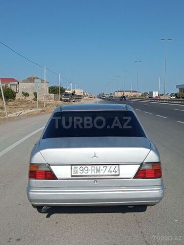 Mercedes E 230 1985, 416,402 km - 2.3 l - Bakı