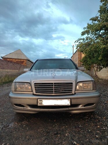 Mercedes C 220 2000, 385,000 km - 2.2 л - Tovuz