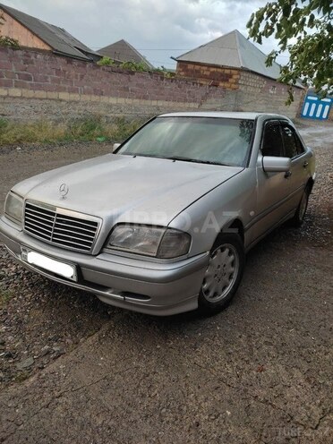 Mercedes C 220 2000, 385,000 km - 2.2 л - Tovuz