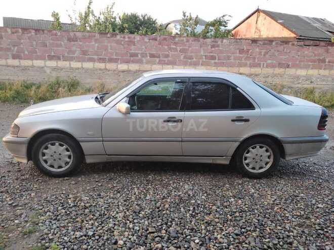 Mercedes C 220 2000, 385,000 km - 2.2 л - Tovuz