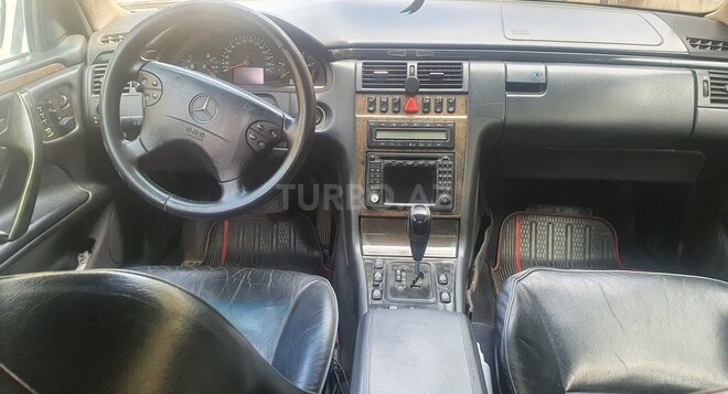 Mercedes E 220 2001, 257,000 km - 2.2 l - Bakı