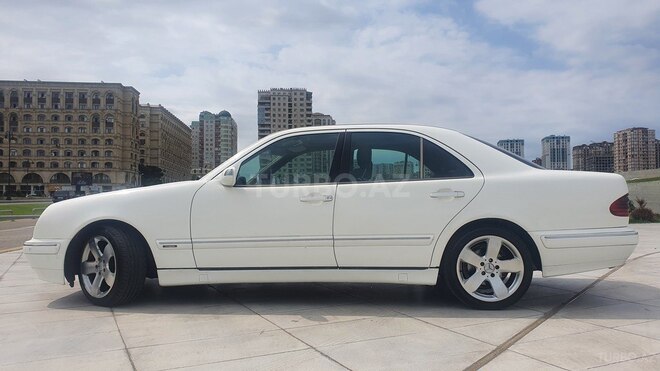 Mercedes E 220 2001, 257,000 km - 2.2 l - Bakı