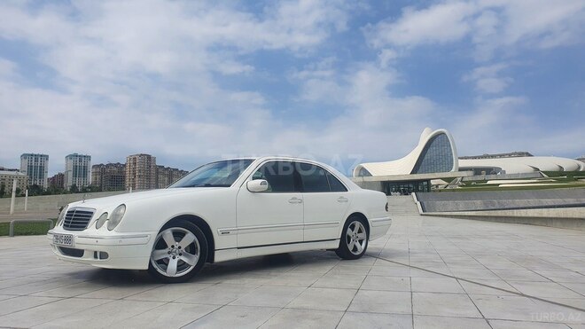 Mercedes E 220 2001, 257,000 km - 2.2 l - Bakı