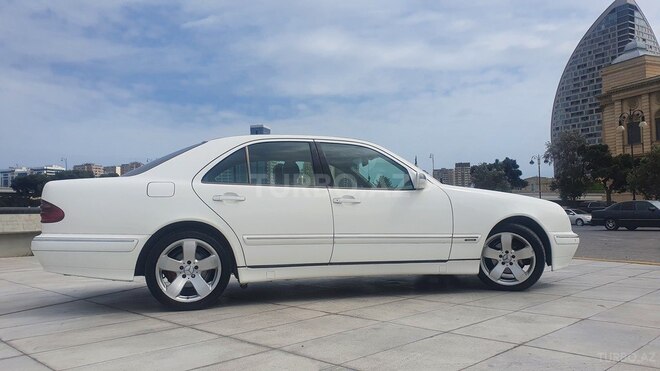 Mercedes E 220 2001, 257,000 km - 2.2 l - Bakı