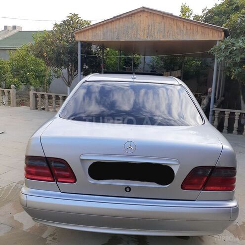 Mercedes E 220 1999, 427,000 km - 2.2 l - Bakı