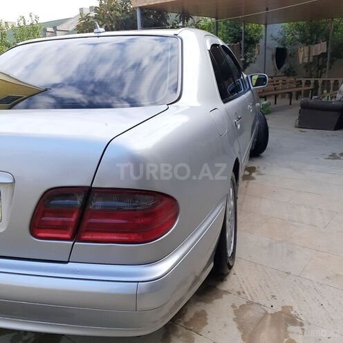 Mercedes E 220 1999, 427,000 km - 2.2 l - Bakı