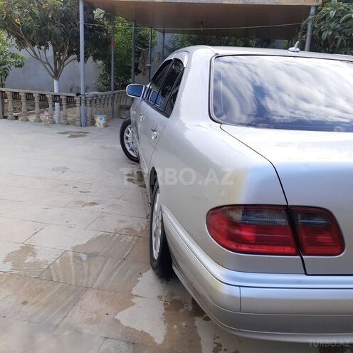 Mercedes E 220 1999, 427,000 km - 2.2 l - Bakı