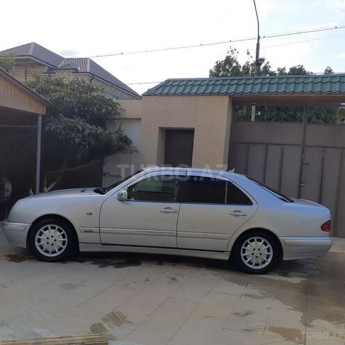 Mercedes E 220 1999, 427,000 km - 2.2 l - Bakı