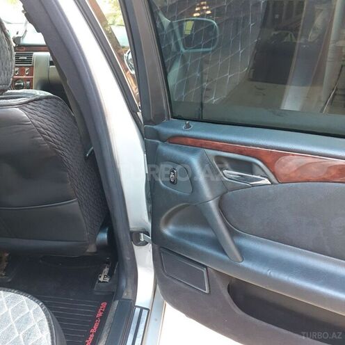 Mercedes E 220 1999, 427,000 km - 2.2 l - Bakı
