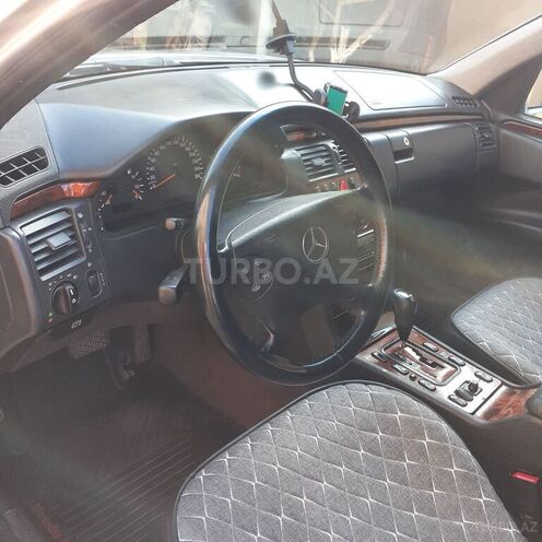 Mercedes E 220 1999, 427,000 km - 2.2 l - Bakı