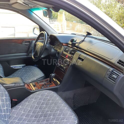 Mercedes E 220 1999, 427,000 km - 2.2 l - Bakı