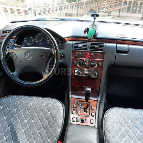 Mercedes E 220 1999, 427,000 km - 2.2 l - Bakı