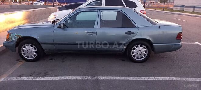 Mercedes E 200 1988, 372,706 km - 2.0 l - Bakı