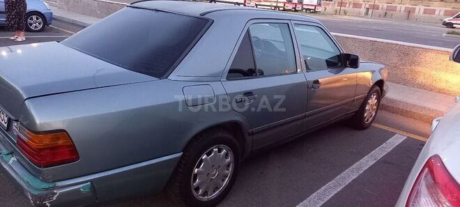 Mercedes E 200 1988, 372,706 km - 2.0 l - Bakı