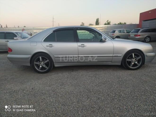 Mercedes E 240 1999, 318,400 km - 2.4 l - Ucar