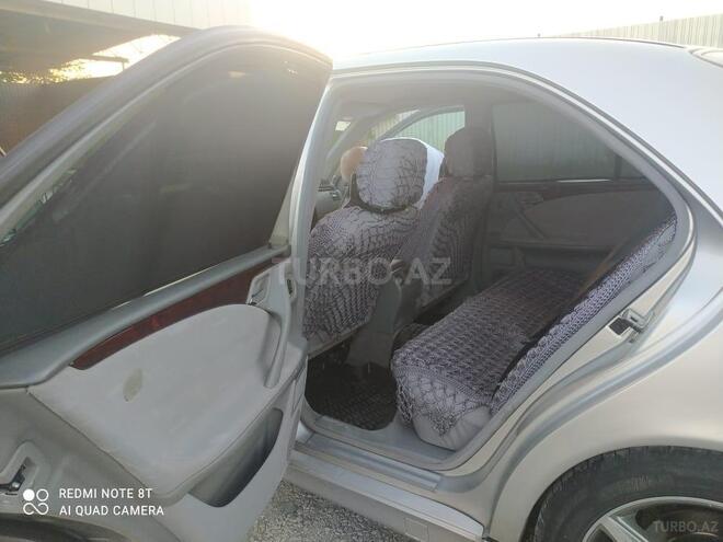 Mercedes E 240 1999, 318,400 km - 2.4 l - Ucar