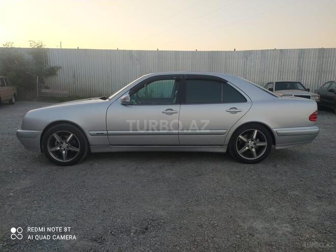 Mercedes E 240 1999, 318,400 km - 2.4 l - Ucar