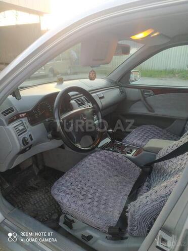 Mercedes E 240 1999, 318,400 km - 2.4 l - Ucar