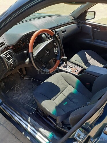 Mercedes E 220 1999, 375,000 km - 2.2 l - Bakı