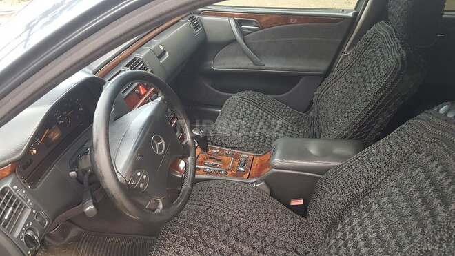 Mercedes E 220 1999, 311,000 km - 2.2 л - Astara