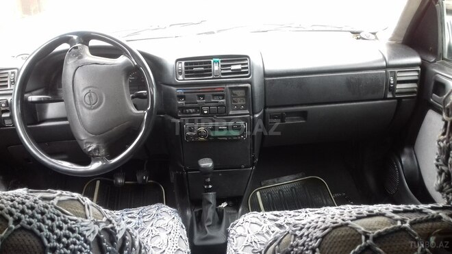 Opel Vectra 1995, 299,800 km - 1.8 л - Bakı