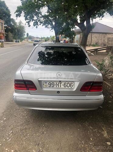 Mercedes E 240 1999, 483,790 km - 2.4 l - Xudat