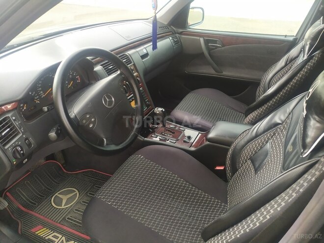 Mercedes E 240 1999, 245,322 km - 2.4 l - Gəncə