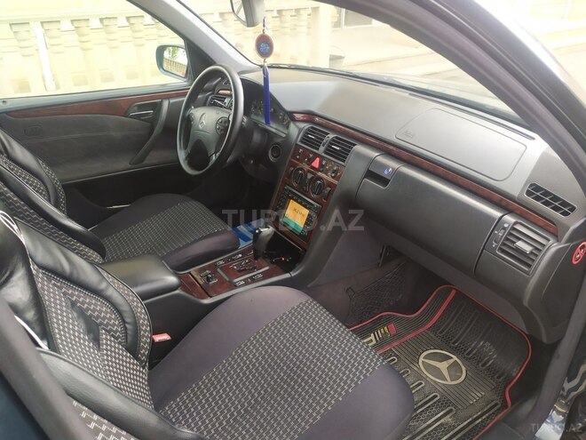 Mercedes E 240 1999, 245,322 km - 2.4 l - Gəncə