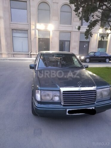 Mercedes E 220 1993, 200,000 km - 2.2 l - Bakı