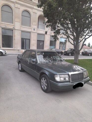 Mercedes E 220 1993, 200,000 km - 2.2 l - Bakı