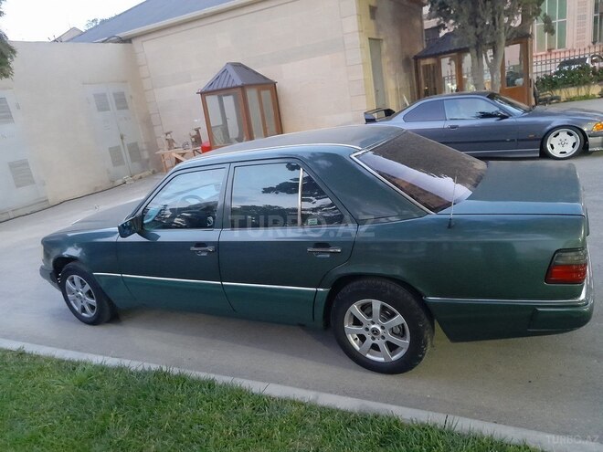 Mercedes E 220 1993, 200,000 km - 2.2 l - Bakı