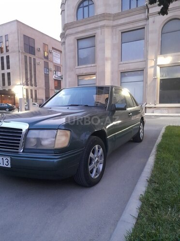 Mercedes E 220 1993, 200,000 km - 2.2 l - Bakı