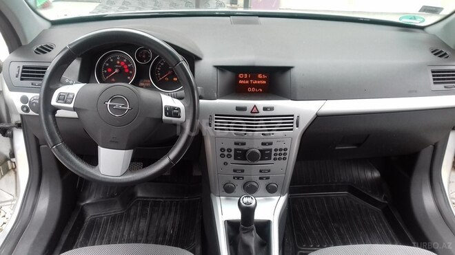 Opel Astra 2009, 194,000 km - 1.4 л - Quba