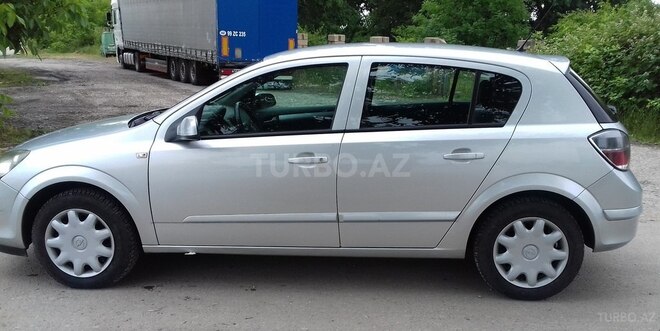 Opel Astra 2009, 194,000 km - 1.4 л - Quba