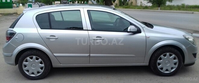 Opel Astra 2009, 194,000 km - 1.4 л - Quba