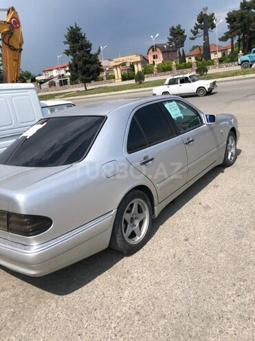 Mercedes E 320 1996, 250,000 km - 3.2 l - Quba