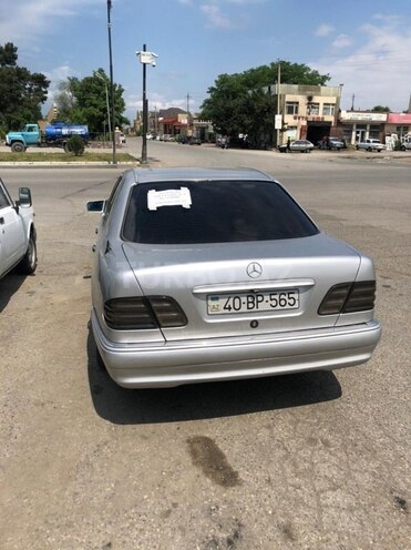 Mercedes E 320 1996, 250,000 km - 3.2 l - Quba