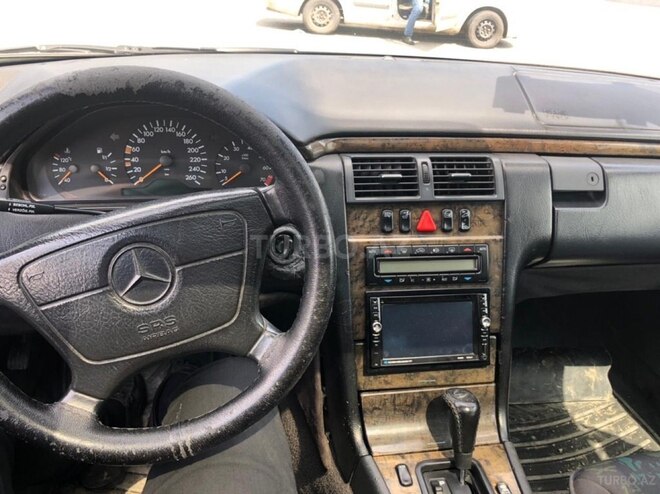 Mercedes E 320 1996, 250,000 km - 3.2 l - Quba