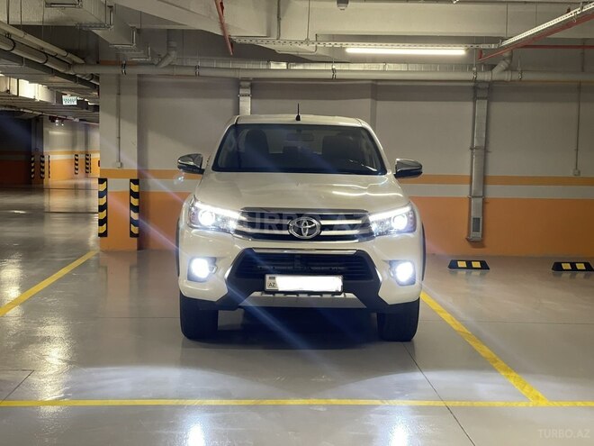 Toyota Hilux 2019, 15,551 km - 2.4 l - Bakı