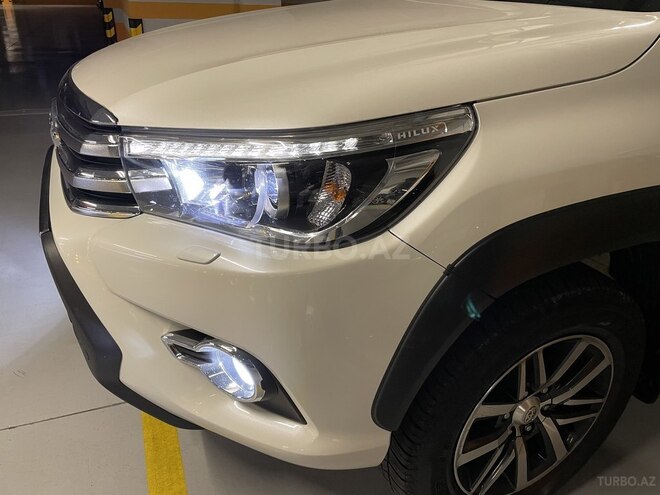 Toyota Hilux 2019, 15,551 km - 2.4 l - Bakı