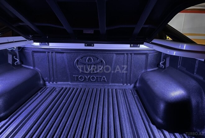 Toyota Hilux 2019, 15,551 km - 2.4 l - Bakı
