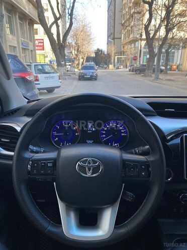 Toyota Hilux 2019, 15,551 km - 2.4 l - Bakı
