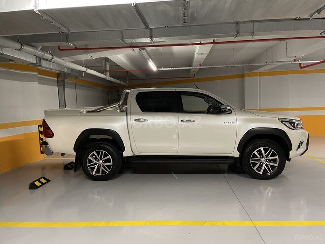 Toyota Hilux 2019, 15,551 km - 2.4 l - Bakı