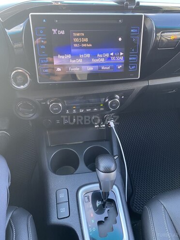 Toyota Hilux 2019, 15,551 km - 2.4 l - Bakı