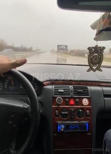 Mercedes E 240 2000, 220,000 km - 2.4 л - Bakı