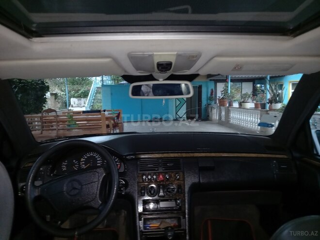 Mercedes E 240 1998, 300,000 km - 2.4 l - Cəlilabad