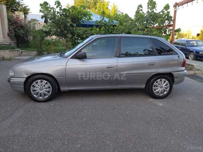Opel Astra 1995, 257,000 km - 1.6 л - Bakı