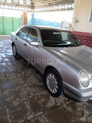 Mercedes E 240 1997, 366,000 km - 2.4 л - Salyan