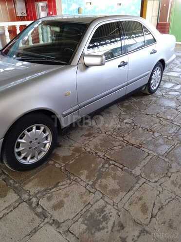 Mercedes E 240 1997, 366,000 km - 2.4 л - Salyan