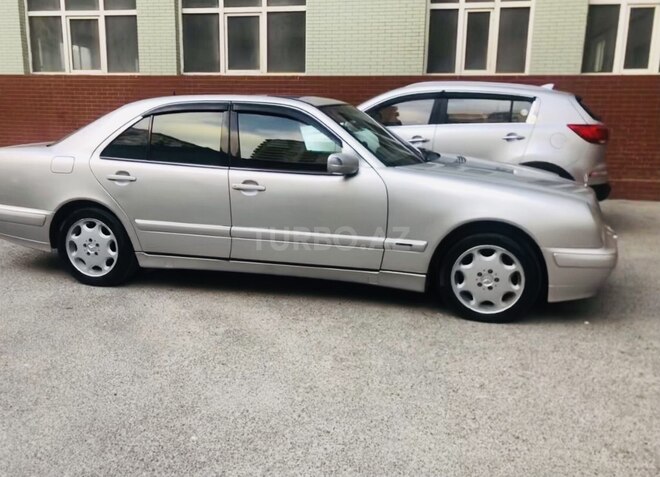Mercedes E 220 1999, 328,000 km - 2.2 l - Bakı